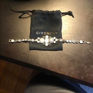 Givenchy Pearl Gem 💎 bracelet